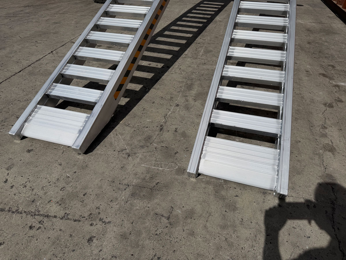 6T 3.9m B-Series Aluminium Loading Ramps (Pair) - Image 4