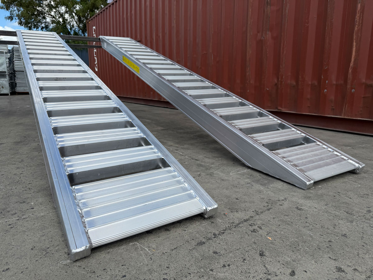 8 Tonne 4.2m D-Series Aluminium Loading Ramps (Pair) - Image 3