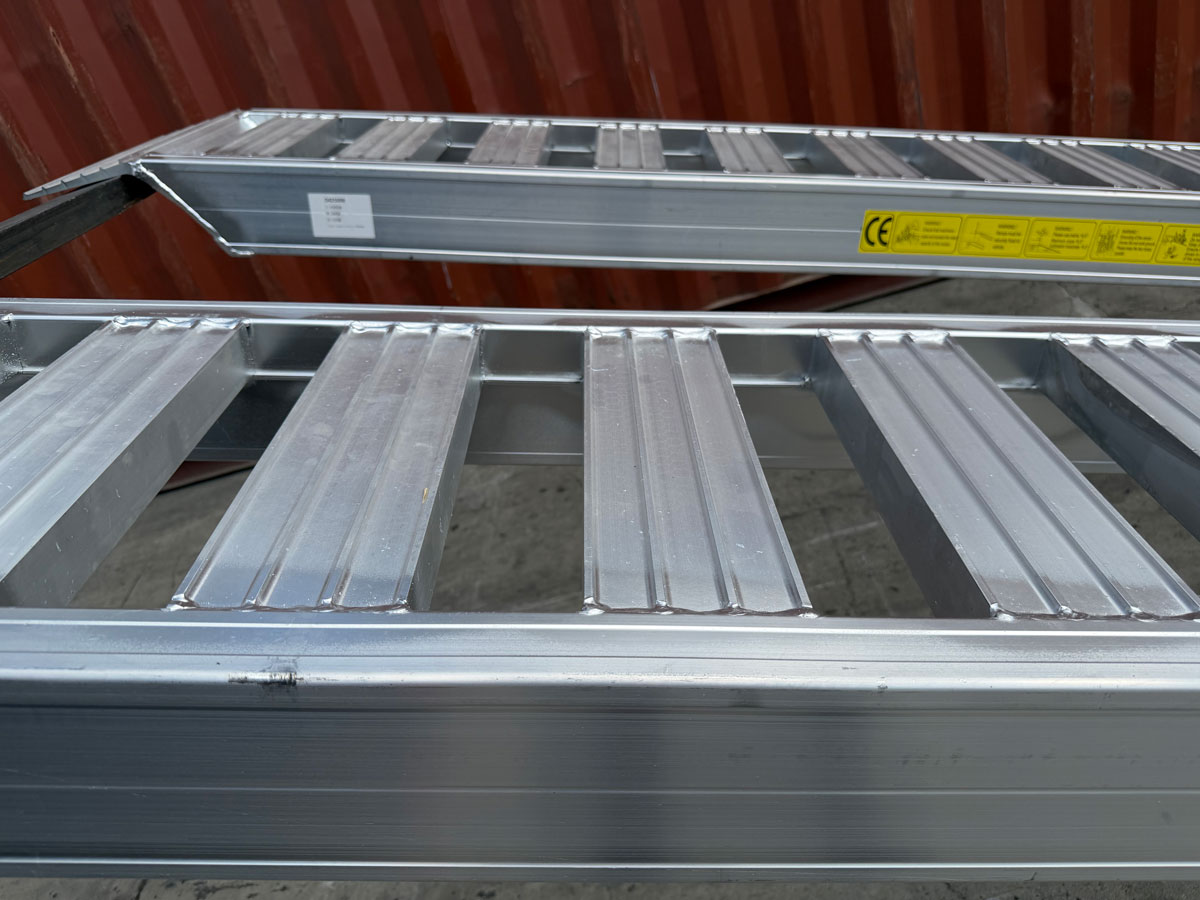 8 Tonne 4.2m D-Series Aluminium Loading Ramps (Pair) - Image 4